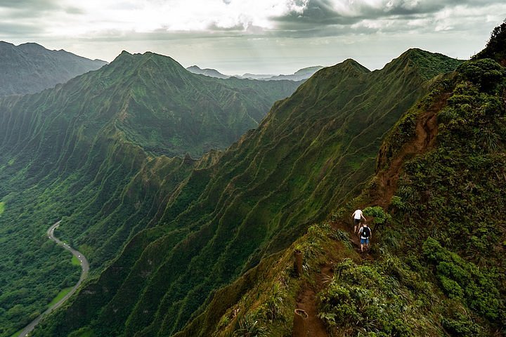 How To Do The (Illegal) Stairway To Heaven Hike in Hawaii