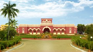 Mahodadhi Palace in Puri, image may contain: Villa, Housing, Hacienda, Tree