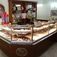 Vasto assortimento di paste fresche, da gustare subito nella nostra cafetteria
