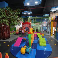 LA CASA EN EL ÁRBOL "STAY, PLAY & CAFÉ" ES EL LUGAR EN CAJICA IDEAL PARA TUS HIJOS Y PARA TI. Contamos con Juegos de roles, playground, Café y wifi.