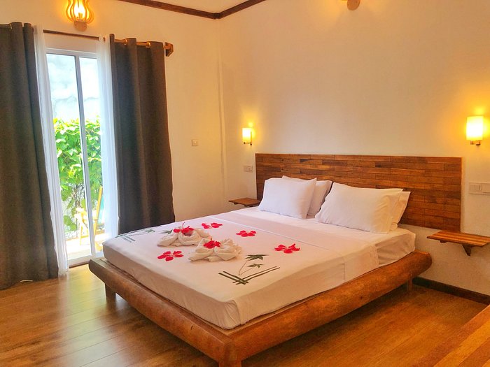 Ocean retreat guest house. Paradise Retreat & Guest House бед Брекфаст. Solunar Maldives Guest House. Felidhoo.