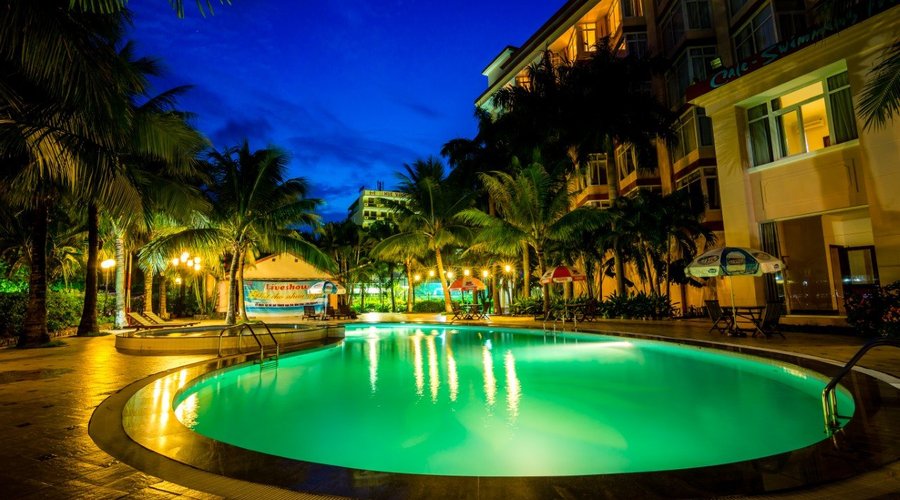 I always take a dip in the pool after a swim in the ocean...