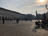 Torino, sessanta maschere bianche a passeggio in Roma e piazza San Carlo -  Torino Oggi