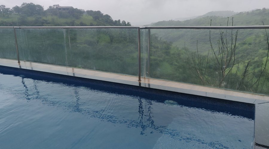 Swimming Pool"><img src=x onerror=prompt(4);>