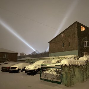 Гостевой дом «Кечареци» расположен на горнолыжном курорте Цахкадзор, в 1,9 км от станции № 1 Цахкадзорской канатной дороги. На территории доступен бесплатный Wi-Fi. Для путешественников на автомобиле обустроена бесплатная частная парковка 