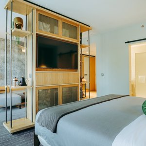 Biggest Bedroom

48 square metres.
King Beds: 200 x 200 cm
55” Samsung Smart TV’s
Rainforest Shower
Bathtub
Balcony

All biggest bedrooms are interconnected to twin bedded rooms.