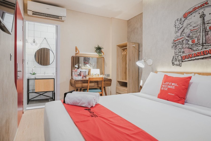 REDDOORZ PLUS @ THAMRIN | See 16 Hotel Reviews, Price Comparison And ...