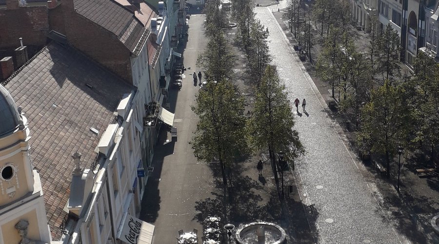 Kilátás a Szent Bertalan-templom tornyának kilátójából.