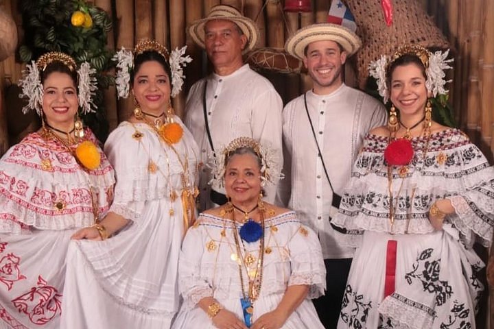 Tripadvisor | Foto Express con Traje Típico Panameño ofrecido por Dress  Like Panama | Ciudad de Panamá