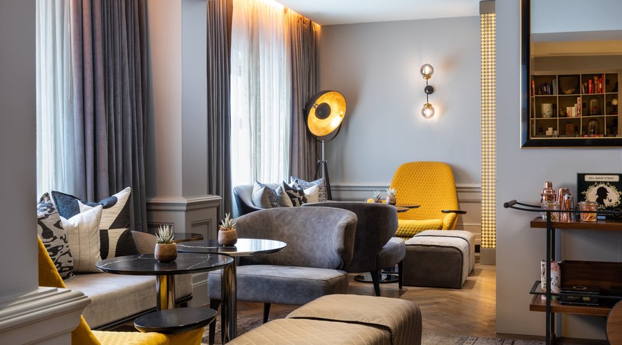 Holmes Hotel Lounge