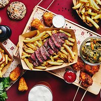 Des plats fait maison cuits minute à la demande préparés avec des produits frais et de l'amour