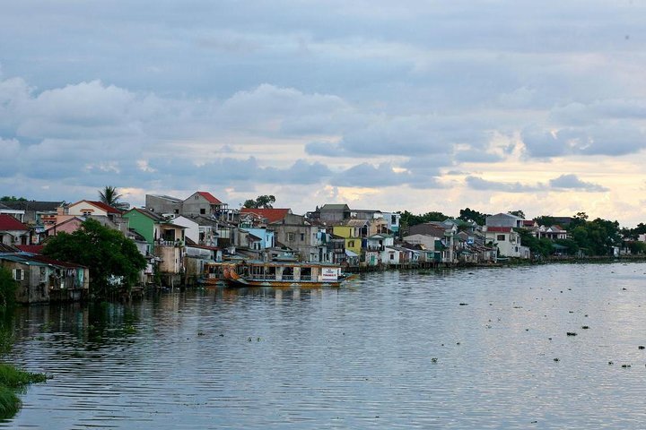 Amazon.com: Hue: The City on the Perfume River : Nguy