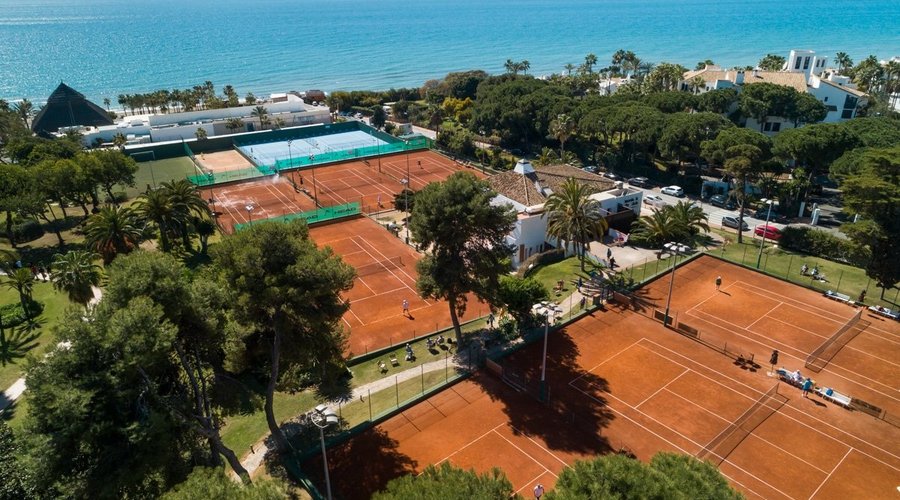 Don Carlos Tennis Club with 9 courts.