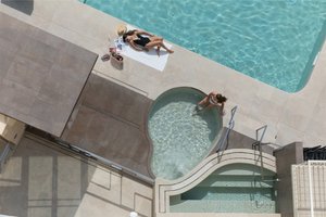 Piscina y playa