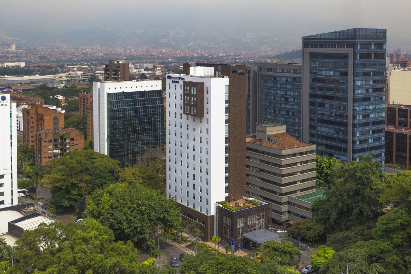 hotel city express plus by marriott medellin colombia