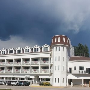 Located across the road from Rushmore Adventure Park and at the base of Mount Rushmore.