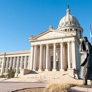 2 tourist attractions in oklahoma