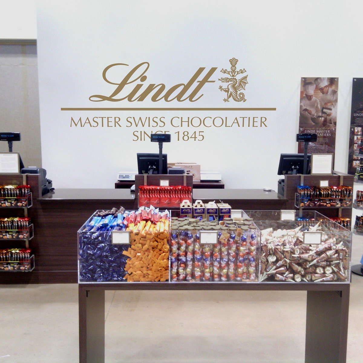 can you visit the lindt chocolate factory