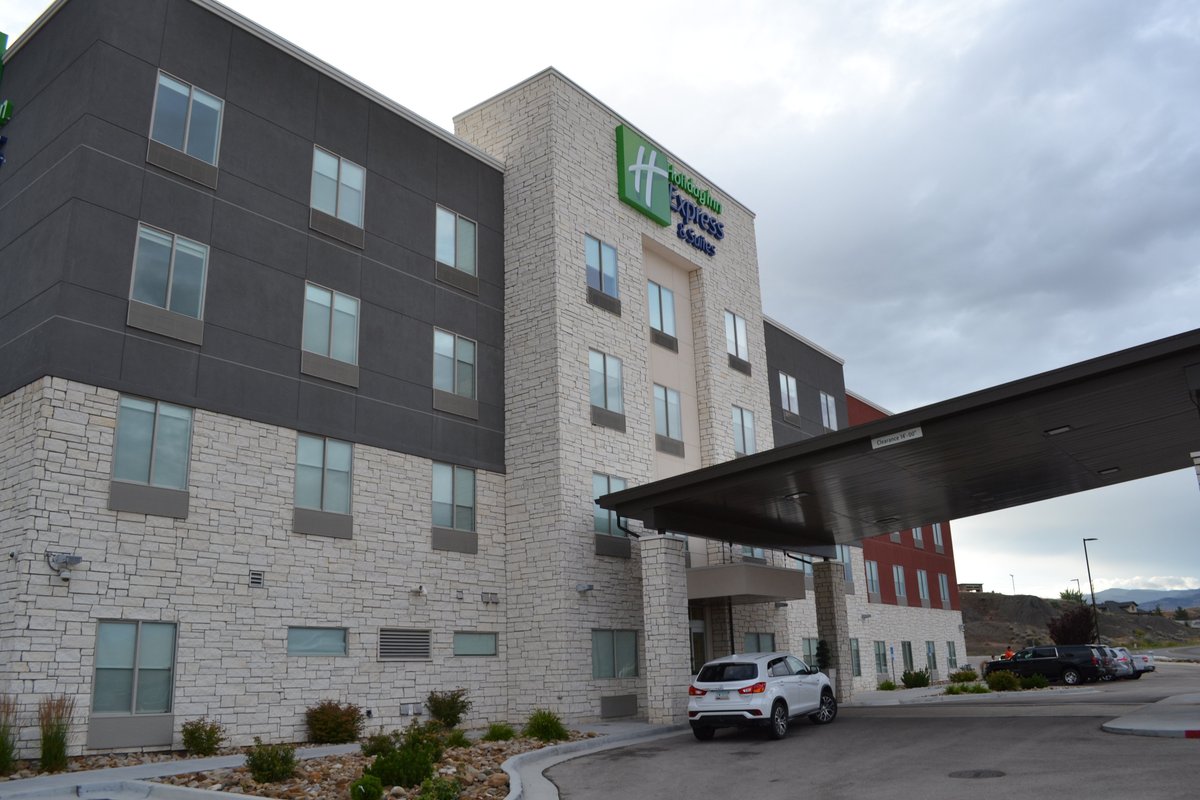 HOLIDAY INN EXPRESS & SUITES PRICE, AN IHG HOTEL $160 ($̶2̶0̶2̶ ...