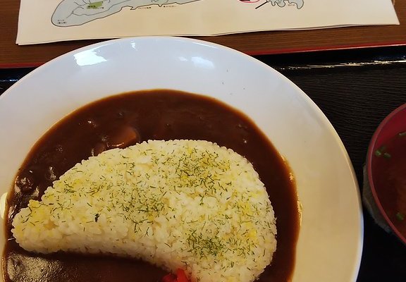 島カレー　^^ お味噌汁もついています。