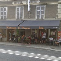 le bar Relais de Provence vue de face