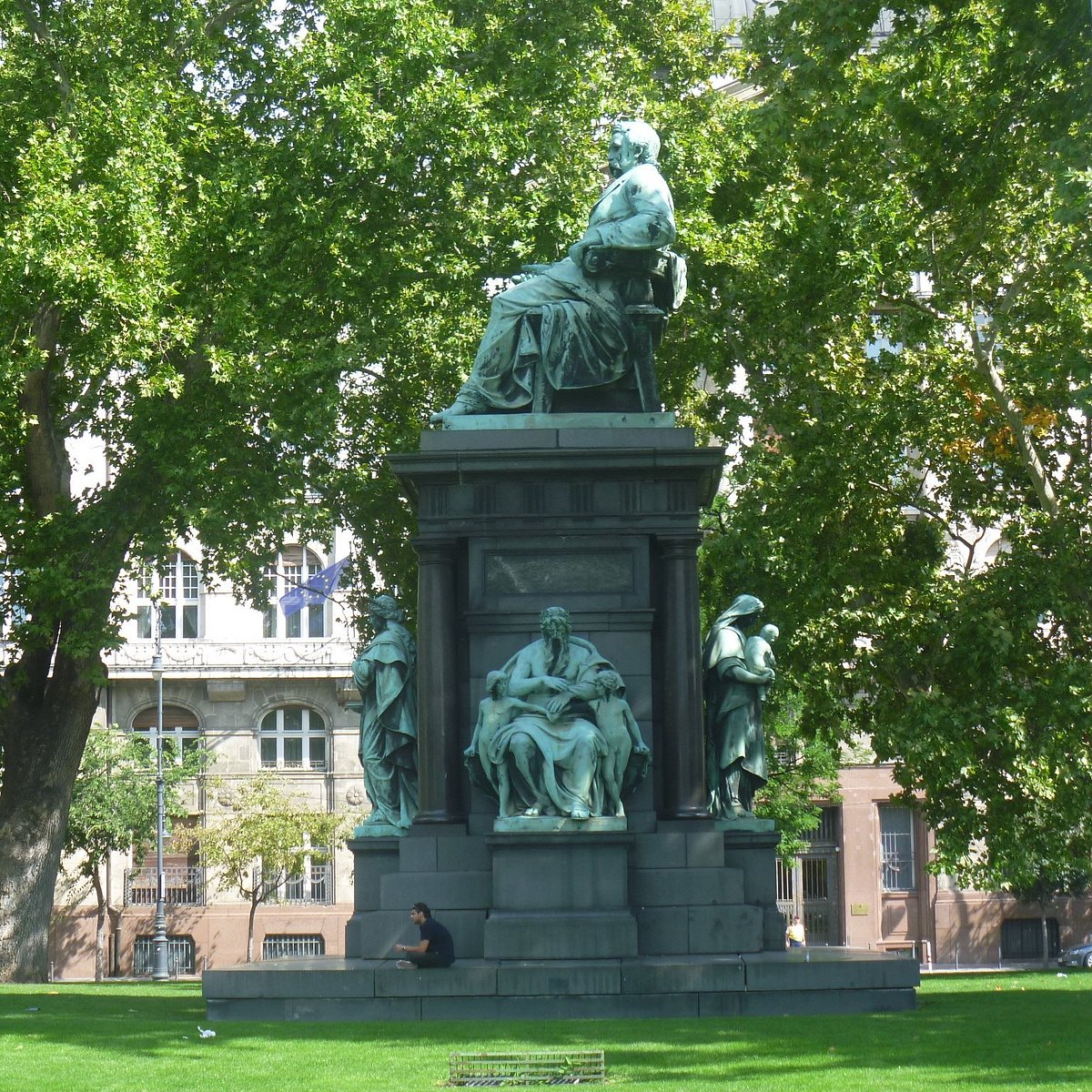 Ferenc Deak Statue (Budapest): All You Need to Know