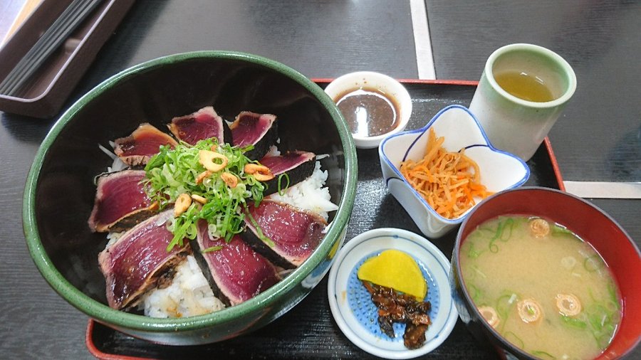カツオの叩き丼