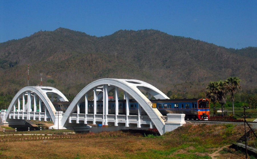 train crossing the White Bridge