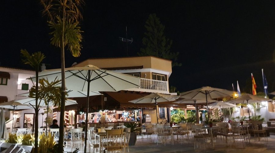 Pool bar