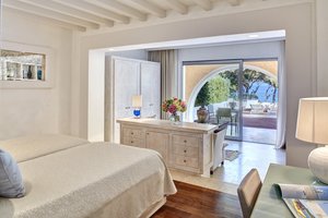 Room & Suite