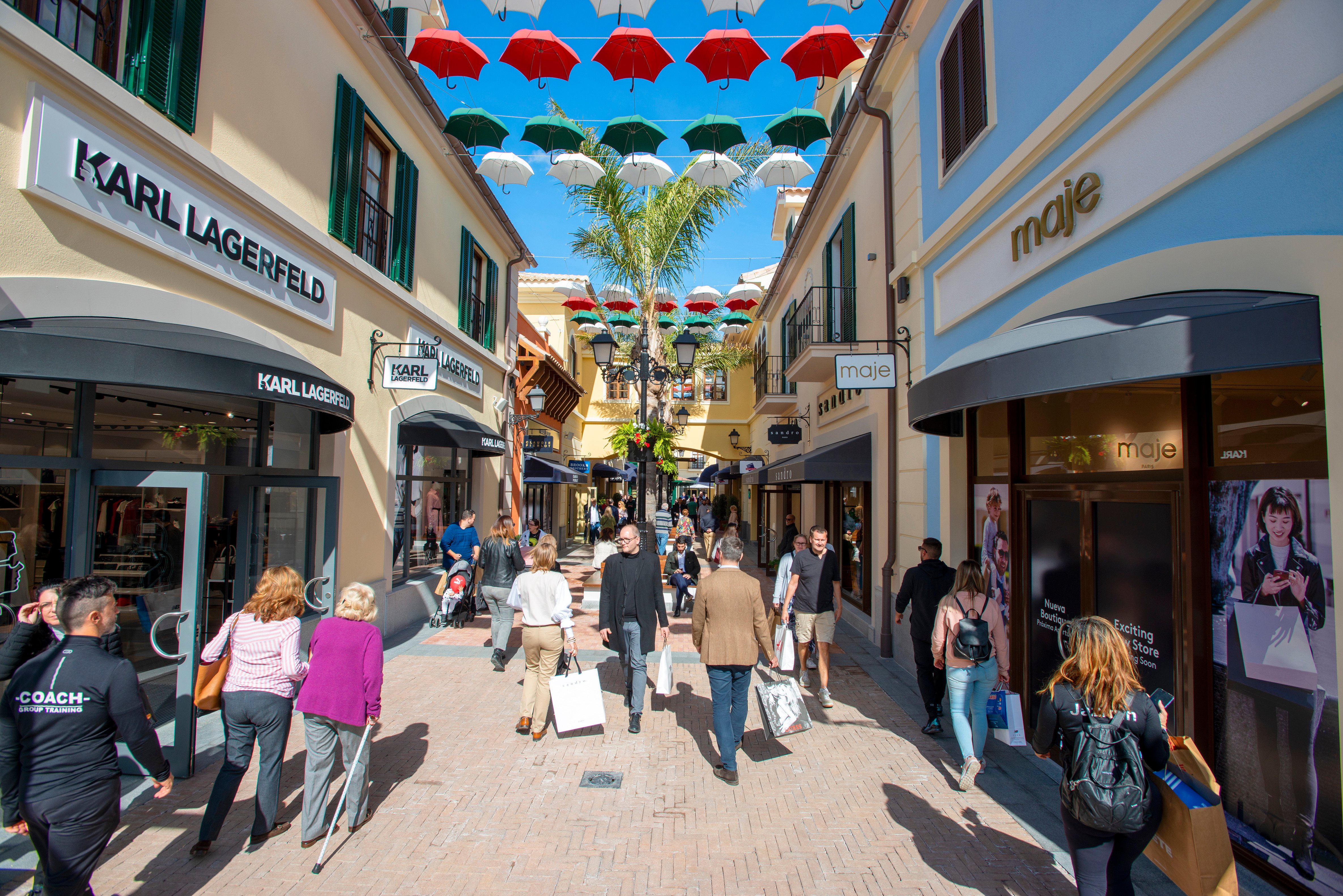 Plaza mayor best sale nike outlet