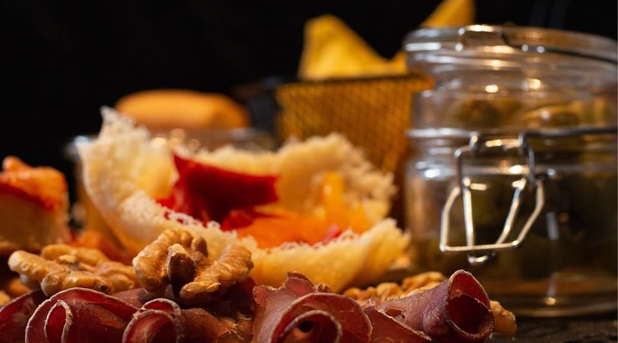 Loft Cafe:
• Cocktail Bar 🍸🍹
• Breakfast ☕️🥐
• Snacks 🍩🍵
• Happy Hour 🍟🍕
• Break Time 🥪🌮
• Birthdays 🎉🎊