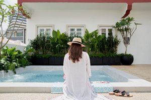 Pool & Beach