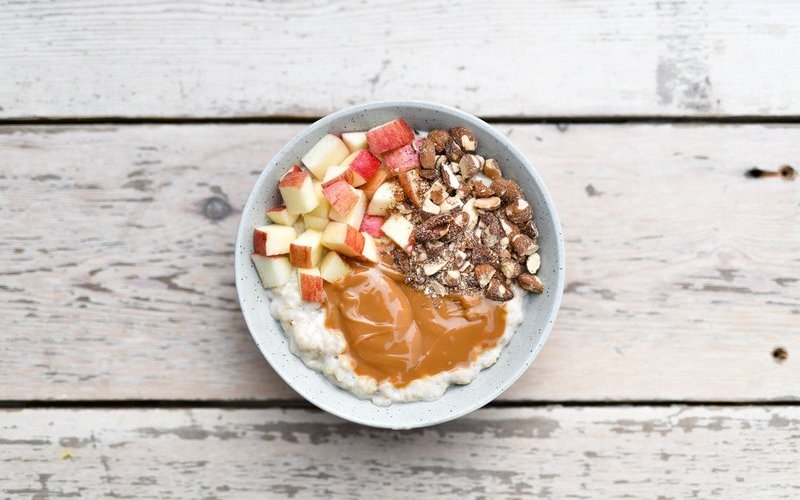Our classic - porridge nr. 1 with roasted almonds, fresh apples and caramelsauce