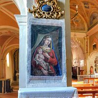 Interno della Chiesa di San Ponzo Semola Il Borgo merita una visita è davvero caratteristico e bellissimo