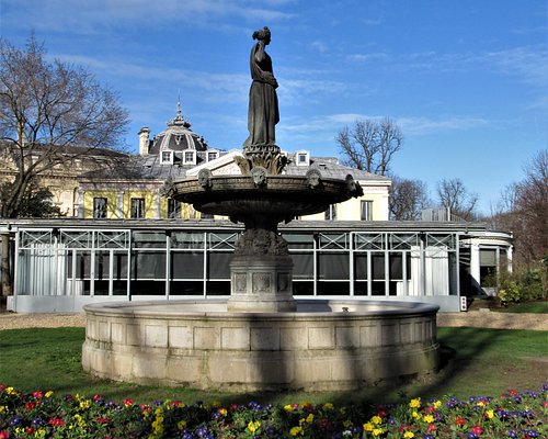 Fontaine de Diane (Fountain of Diana) – Fontainebleau, France