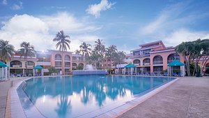 Hotel Roc Barlovento in Cuba, image may contain: Resort, Hotel, Building, Villa
