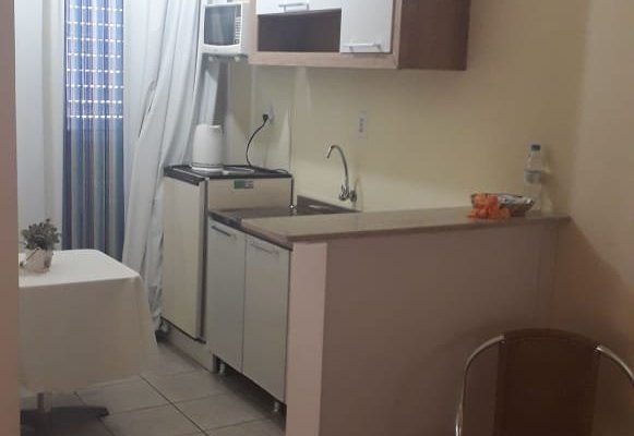 Cozinha interna do quarto.