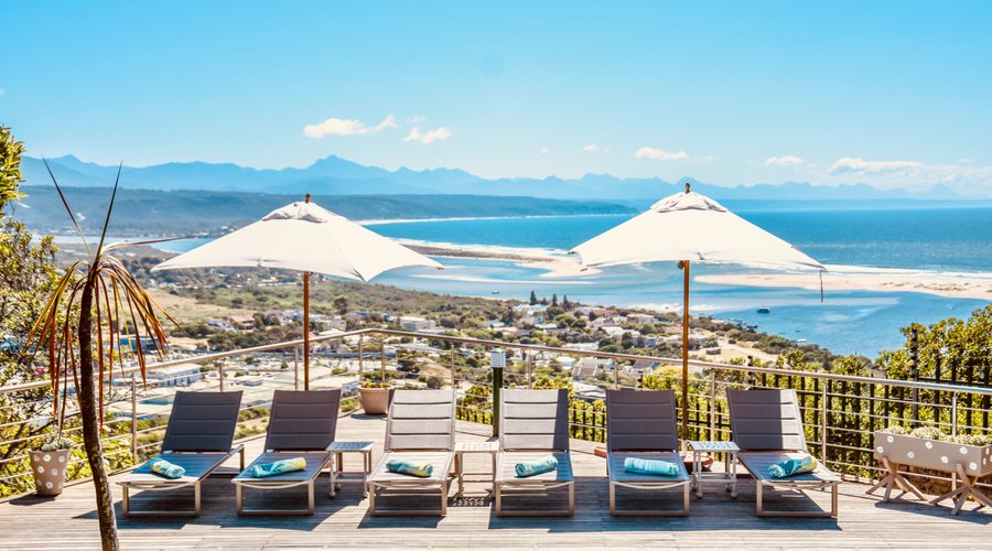 Pool with Best Views over Plettenberg Bay, Worldclass Beaches and the everchanging Lagoon.