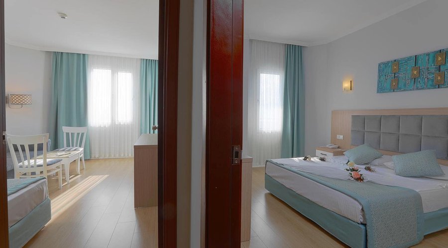 CORNER SUITE 
