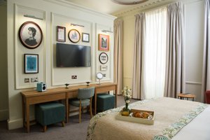 Room & Suite