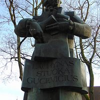 Wawrzyniec Gucewicz (1753-1798) herbu Syrokomla – polski architekt, przedstawiciel klasycyzmu, profesor Uniwersytetu Wileńskiego,