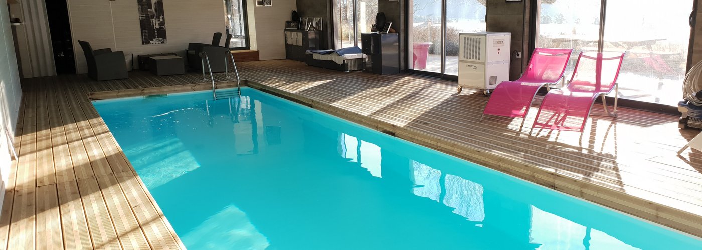 piscine intérieure au sel accessible de 8H à 19H