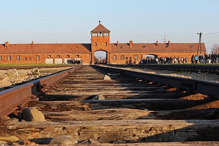 auschwitz tour from vienna