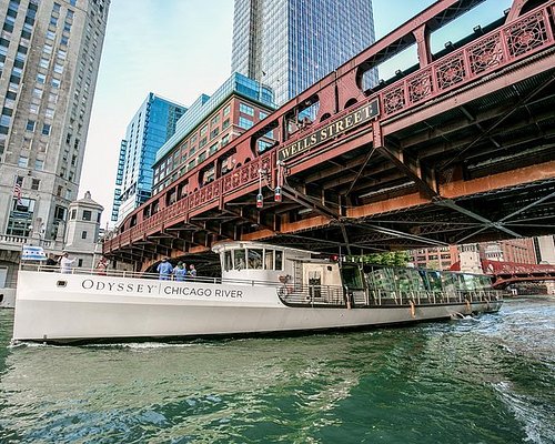 tour of chicago by boat