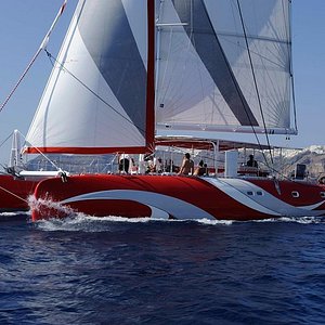 eduart santorini kamari sailing