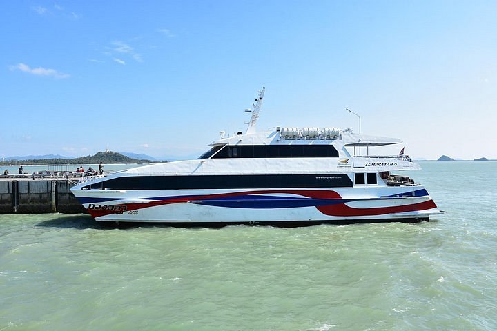 lomprayah speedboat or catamaran