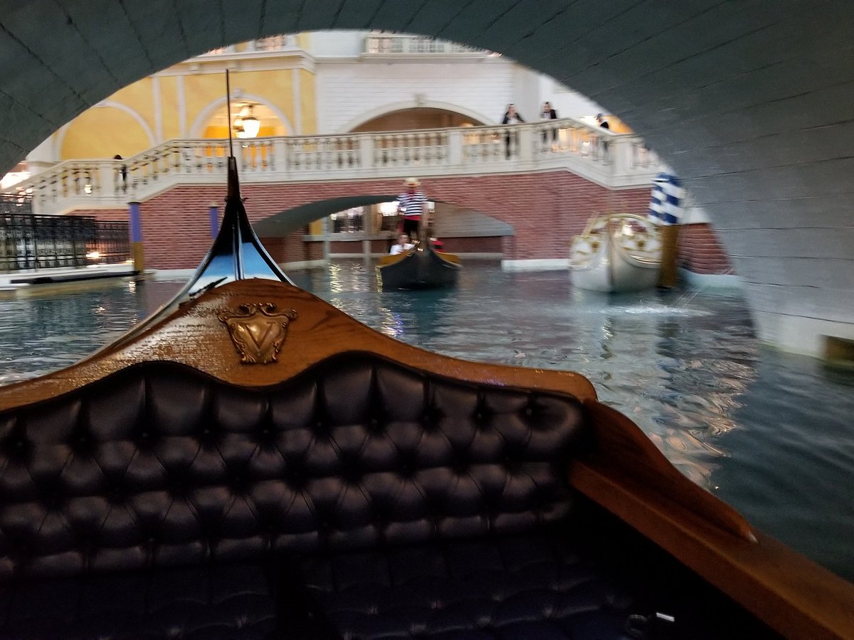 Grand Canal shopping mall in Venetian Hotel, Las Vegas, complete with  gondola rides. I wonder if the Venice gondolas are also powered by motor,  these days? - Escape Awhile