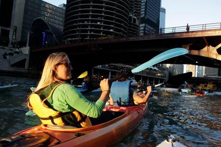 chicago river kayak tour by waterriders