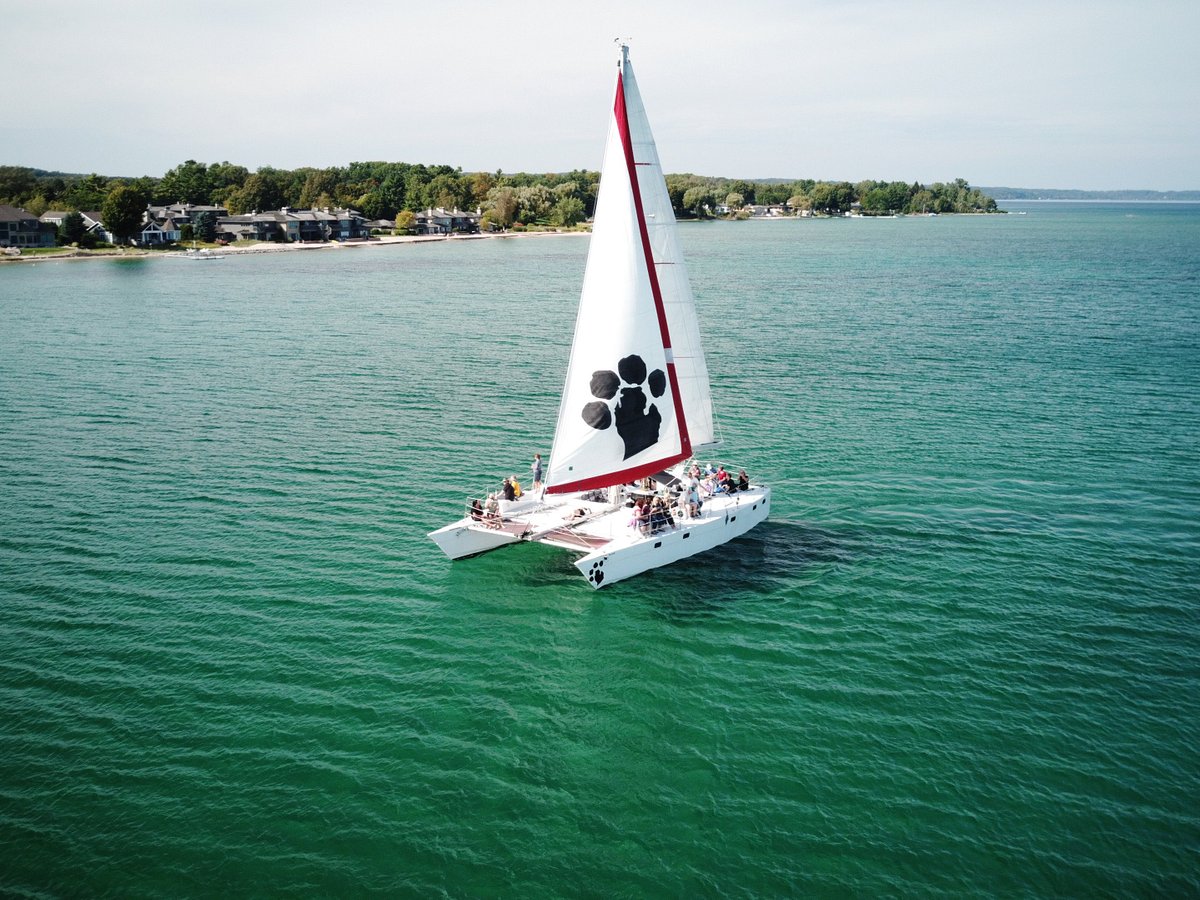 sailboat cruise traverse city